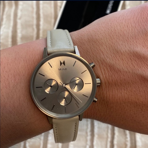 Women’s MVMT watch main image 5